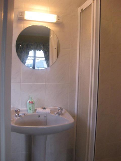 Chambre Triple avec Salle de Bains Privative